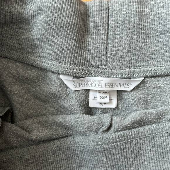 Victoria Secret Supermodel Essential Shorts - Picture 3 of 7